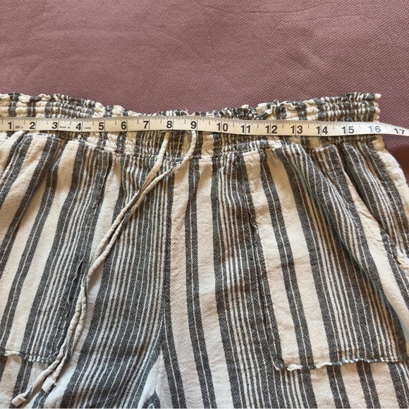 Lot of 4 Stylish Women's Shorts- Pink, Brown, Striped Linen Blend Sizes M and L - Picture 14 of 16